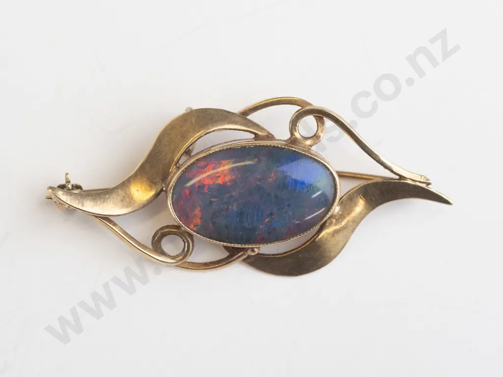 opal brooch stamped 9ct safety chain broken Image 1++