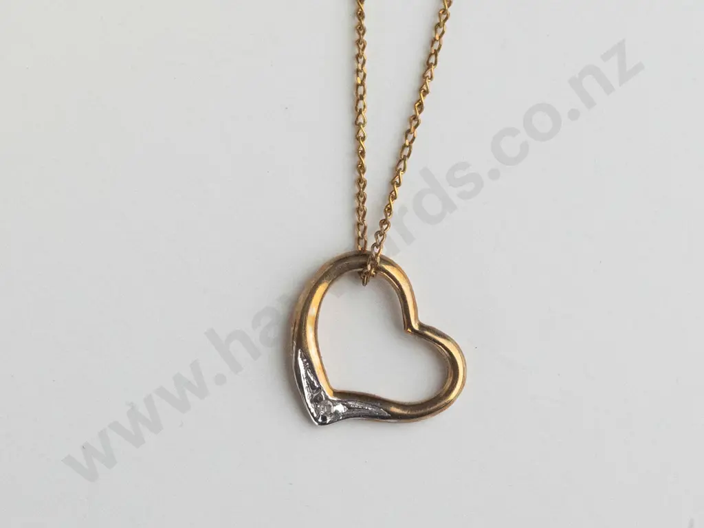 9ct heart shaped necklace stamped 375 Image 1++