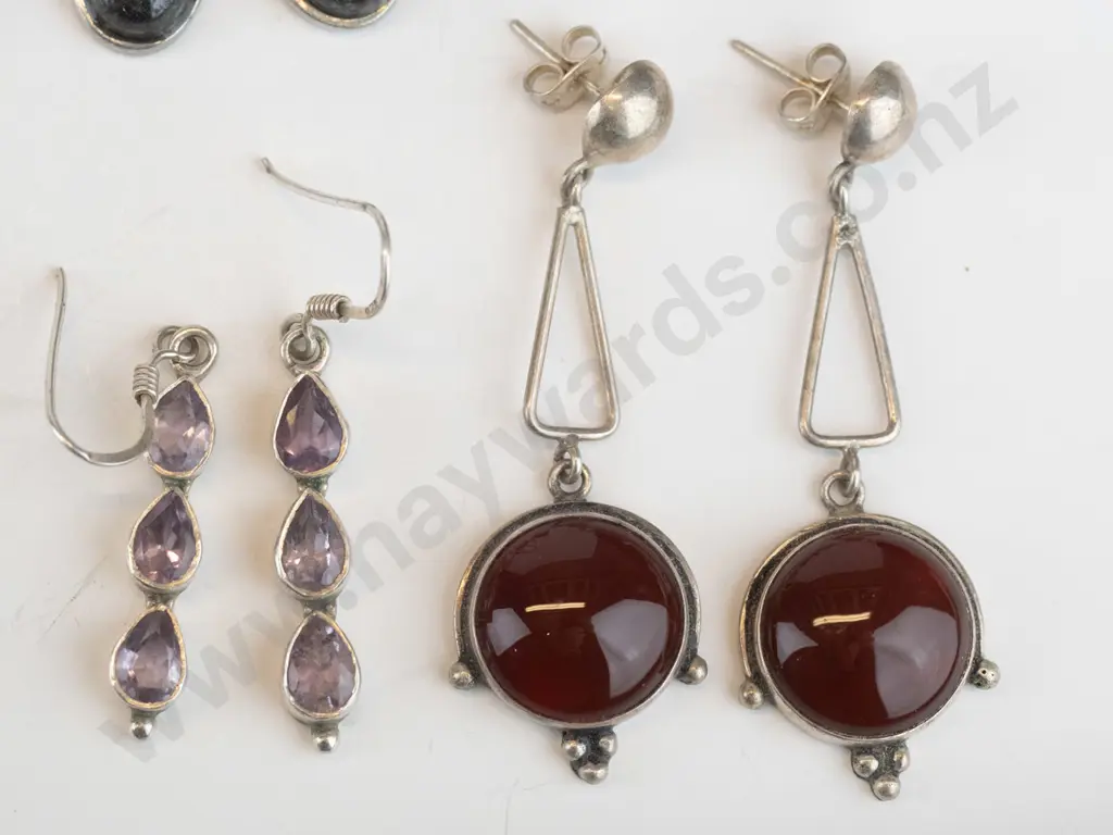 4 pairs of earrings Image 1++