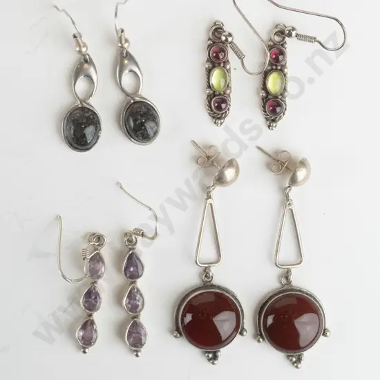 4 pairs of earrings