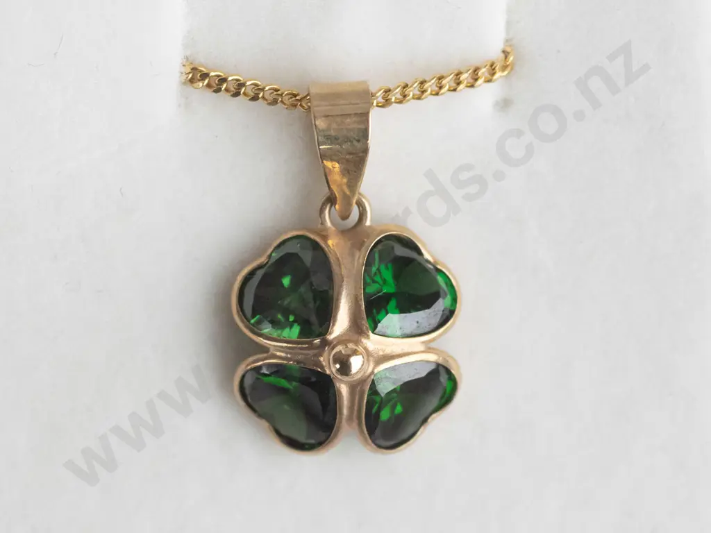 four leaf clover necklace stamped 375 Image 1++