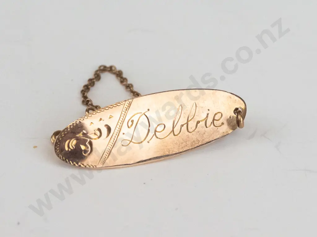 9ct brooch with safety chain with the name 'Debbie' engraved Image 1++