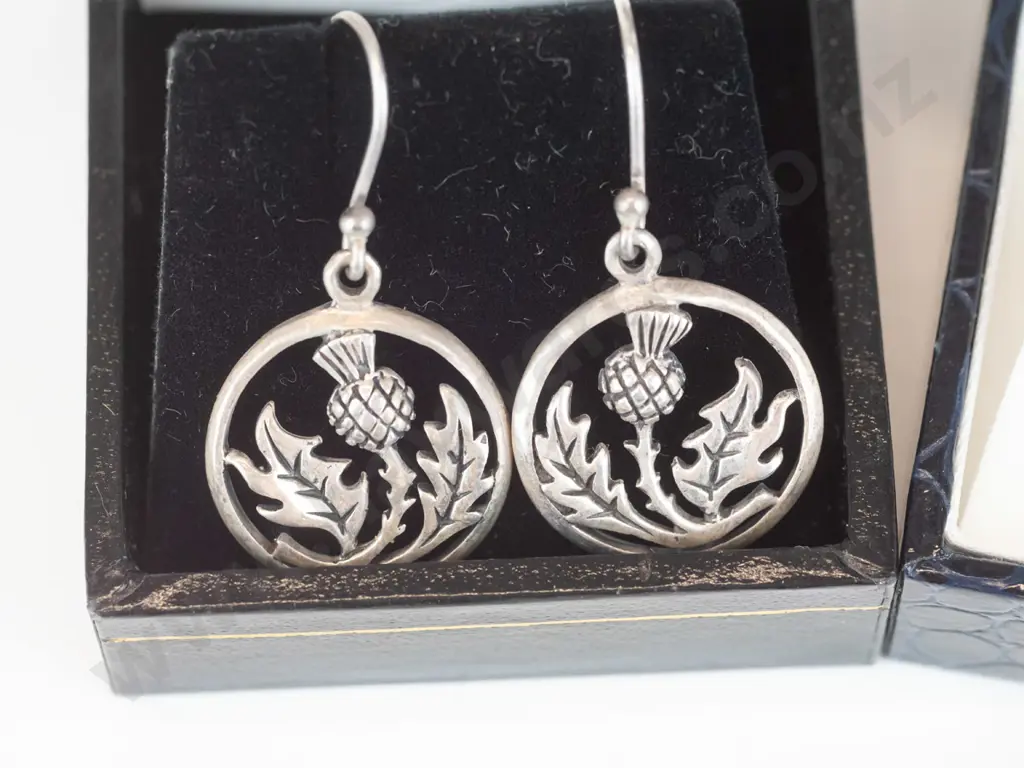 3 pairs of earrings Image 1++