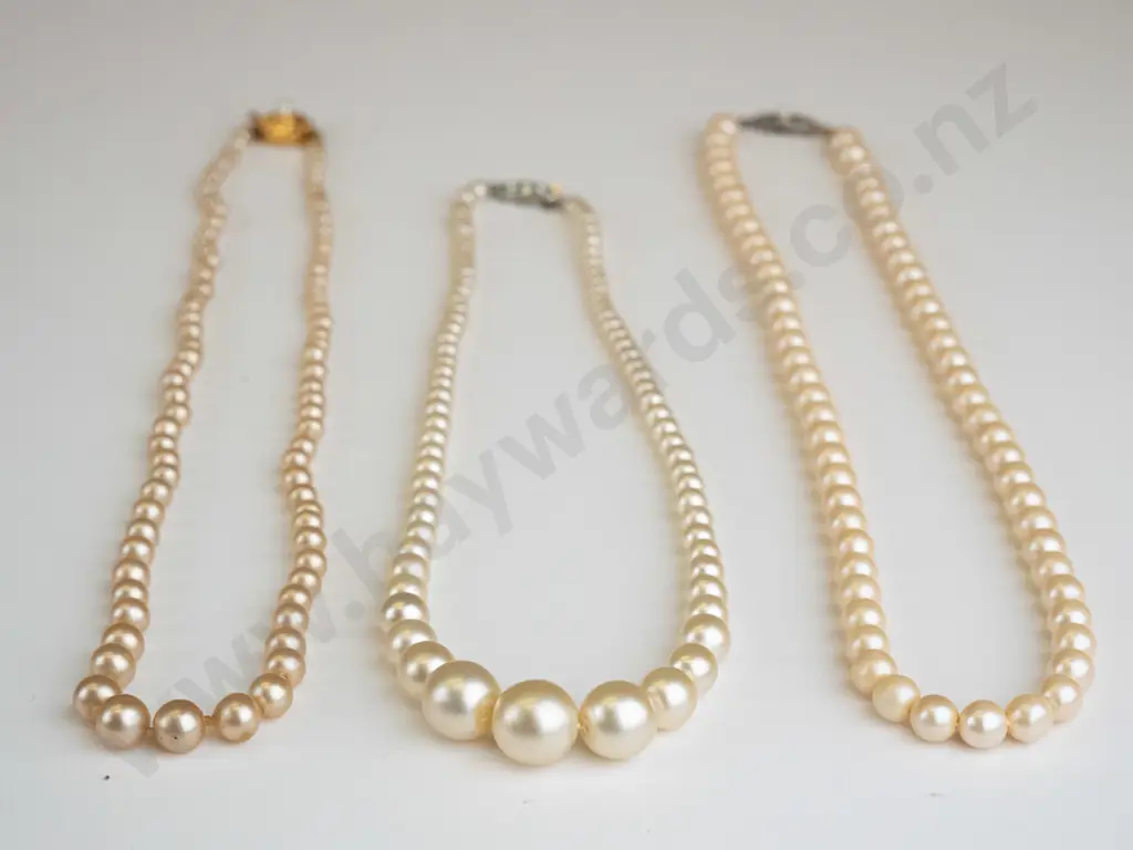3 asstd single strand pearl necklaces Image 1++