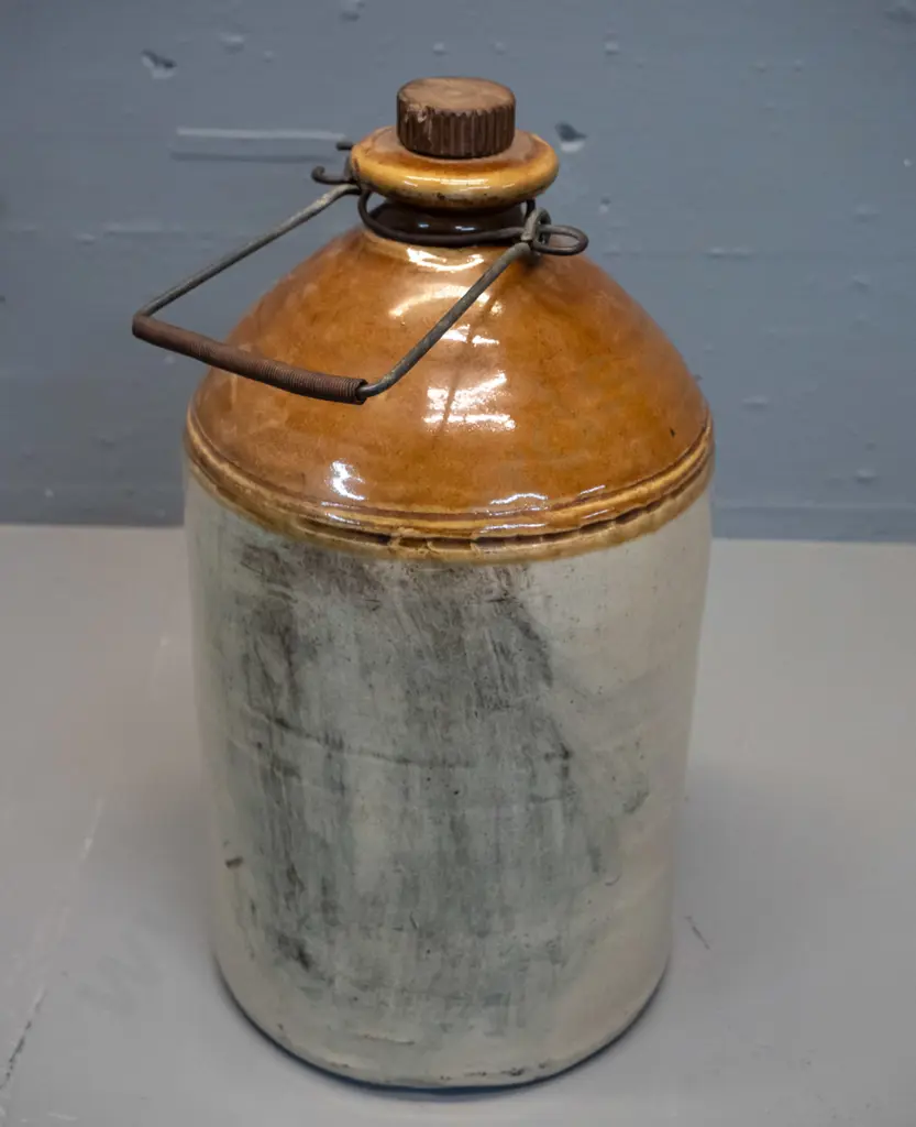 Hemsley Bros. Dunedin stoneware narrow-mouth crock with wire handle - has crazing and staining H-340 D-200 Image 1++