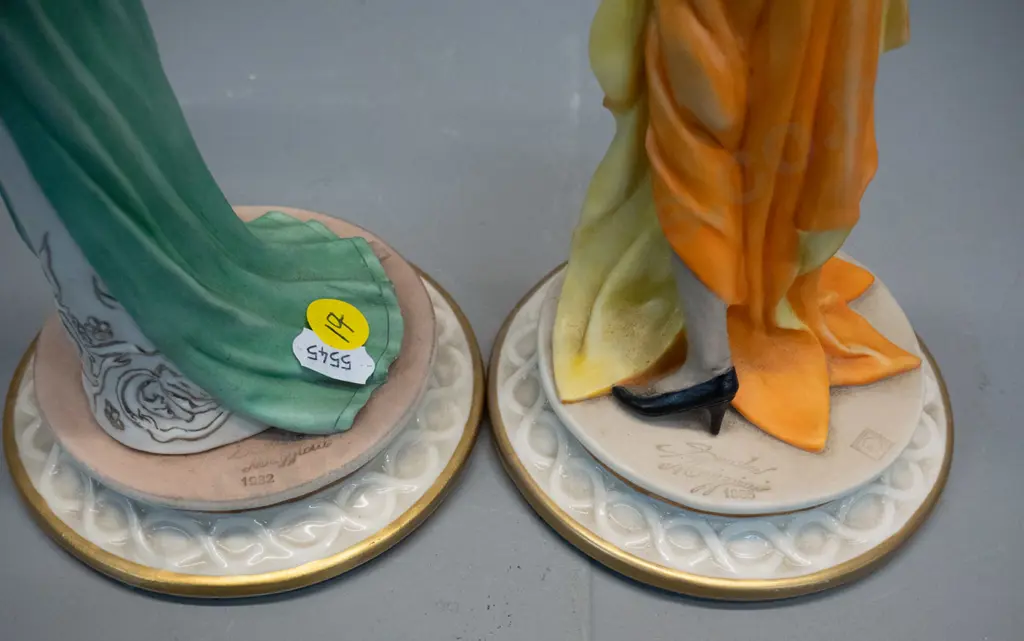 2 Sandro Maggioni Capodimonte vintage themed "Mode Liberty" figurines - 1933 and 1948, H-250 Image 1++