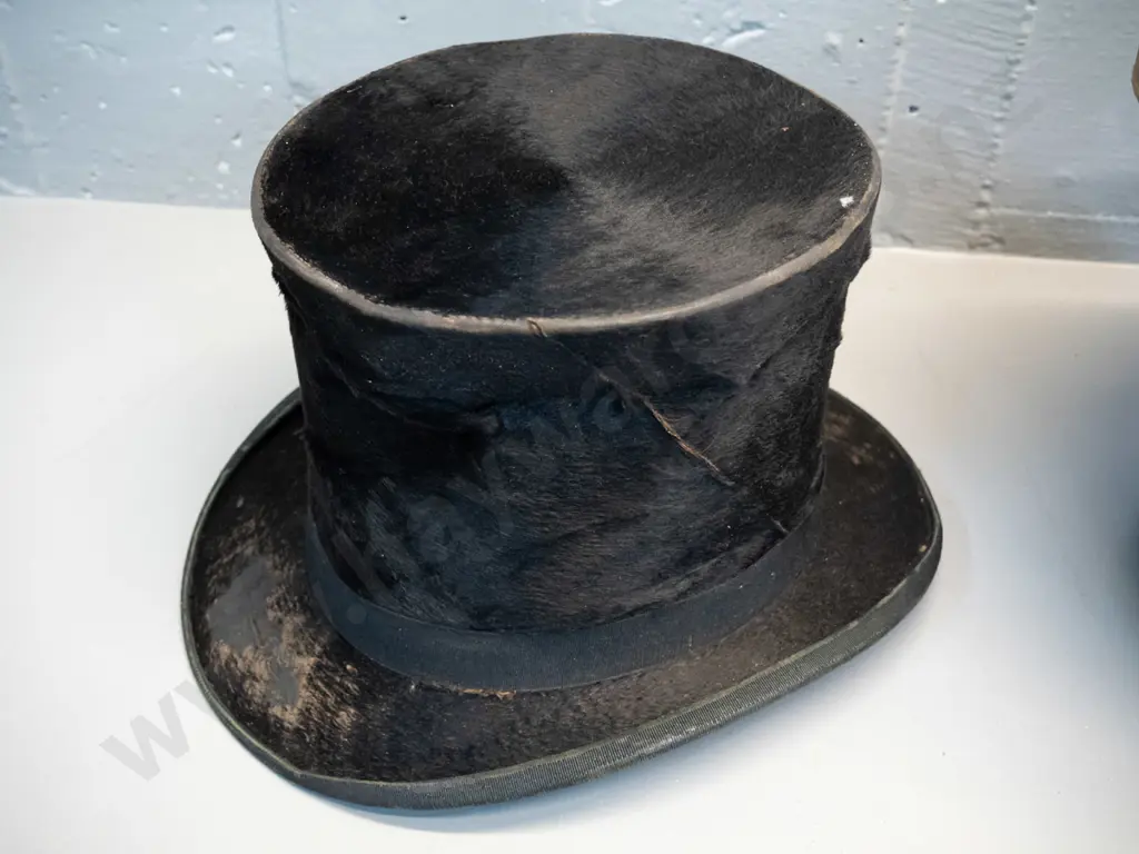 vintage top hat in leather case - Christy's London and Patent Felt Band labels in hat - tear thru hat, extensive damage Image 1++