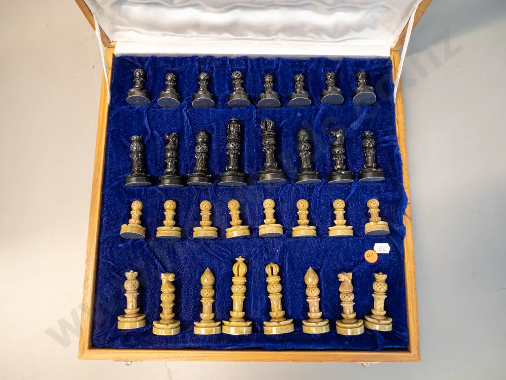composite stone chess set with board integrated into lid of wooden case, kings are H-80 Box 355 x 355 - minor chips to Image 1++