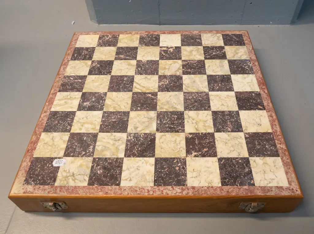 composite stone chess set with board integrated into lid of wooden case, kings are H-80 Box 355 x 355 - minor chips to Image 1++