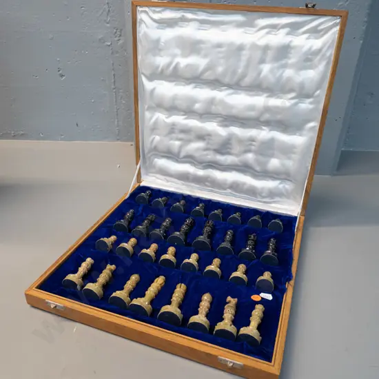 composite stone chess set with board integrated into lid of wooden case, kings are H-80 Box 355 x 355 - minor chips to