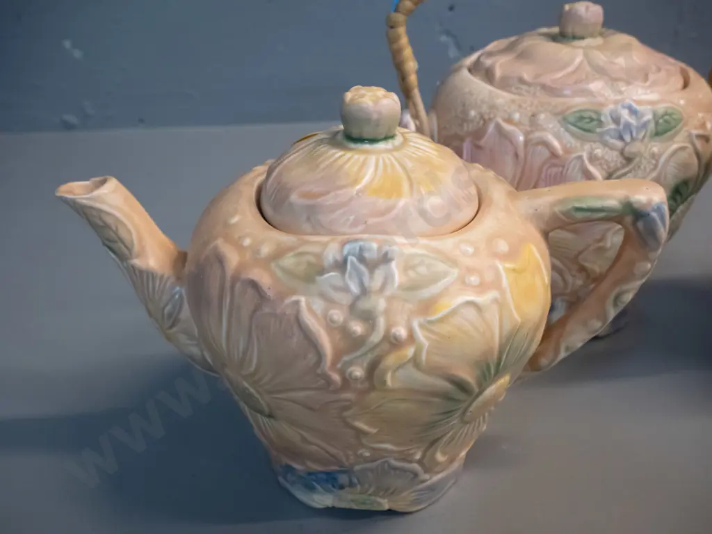 3 pieces of vintage Kensington Sunflower ware - teapot, coffee pot H-220 and biscuit barrel Image 1++