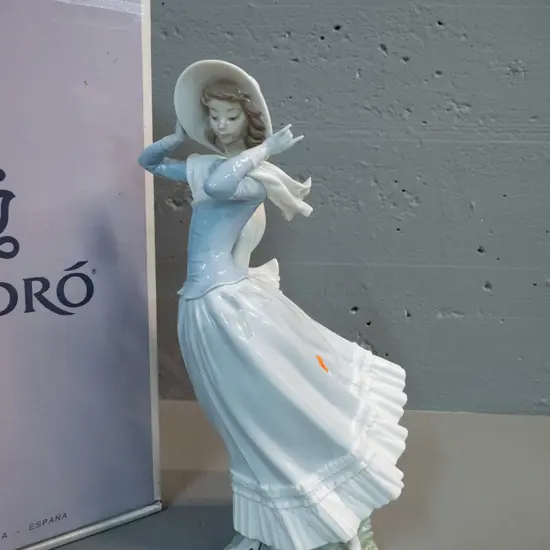 Lladro large figurine "Spring Breeze" No. 4936 H-360 with original box