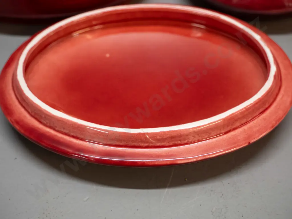 2 pieces of red glaze O.C. Stephens pottery - lidded trinket with sgraffito decoration, small chip and a crack to under- Image 1++