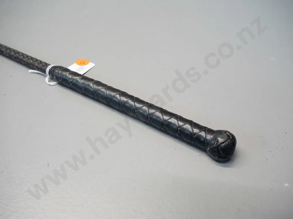 riding crop with woven leather handle, woven from unknown fibre L-830 Image 1++