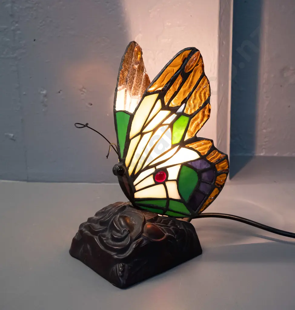Tiffany style leadlight butterfly table lamp on cast metal base H-250 L-170 Image 1++