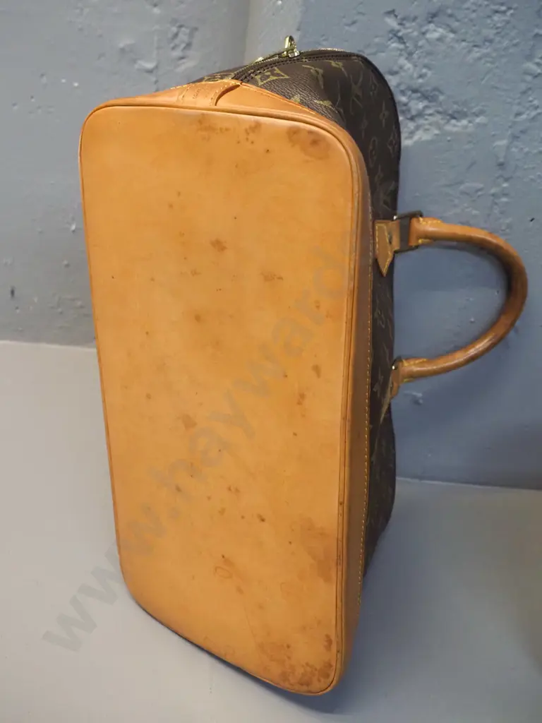 Louis Vuitton monogram Alma bag, made in USA. Some staining to leather H240 W320. Date code 311210.527411 Image 1++