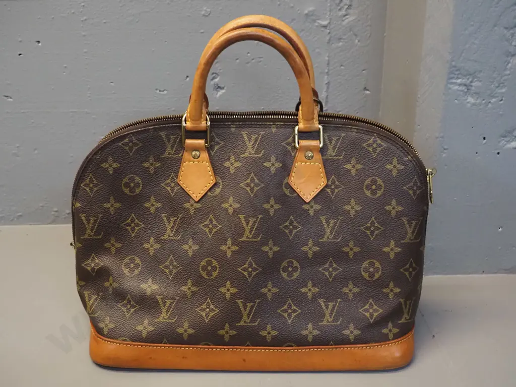 Louis Vuitton monogram Alma bag, made in USA. Some staining to leather H240 W320. Date code 311210.527411 Image 1++
