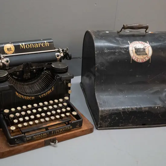 vintage Monarch Visible / Syracuse New York USA typewriter w/ metal cover & timber base which has some borer.