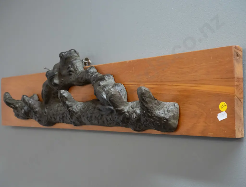 5-hook coat rack with cast metal frog and branch motif hangers on timber back board H-190 W-800 Image 1++