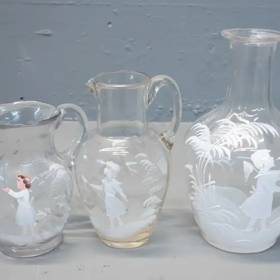 3 pieces of Mary Gregory style decorated clear glass - 2 jugs and a flask/decanter H-180 - fleck to rim of one jug