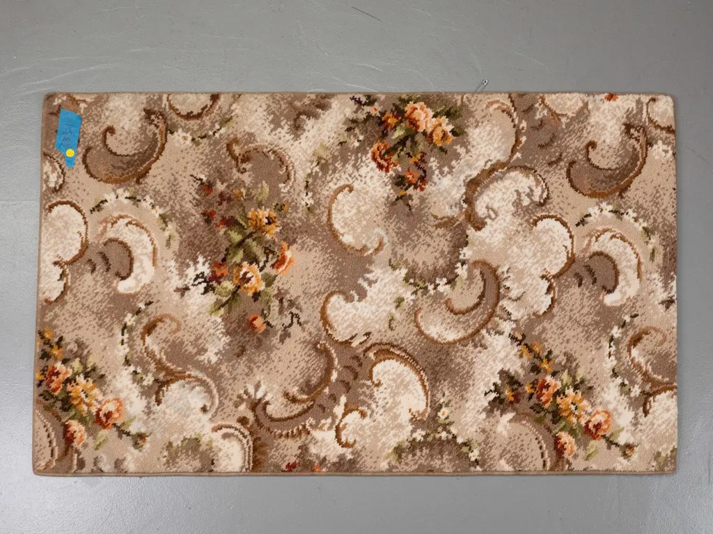 small piece of Feltex NZ wool carpet with bound edges L-1140 W-695 Image 1++