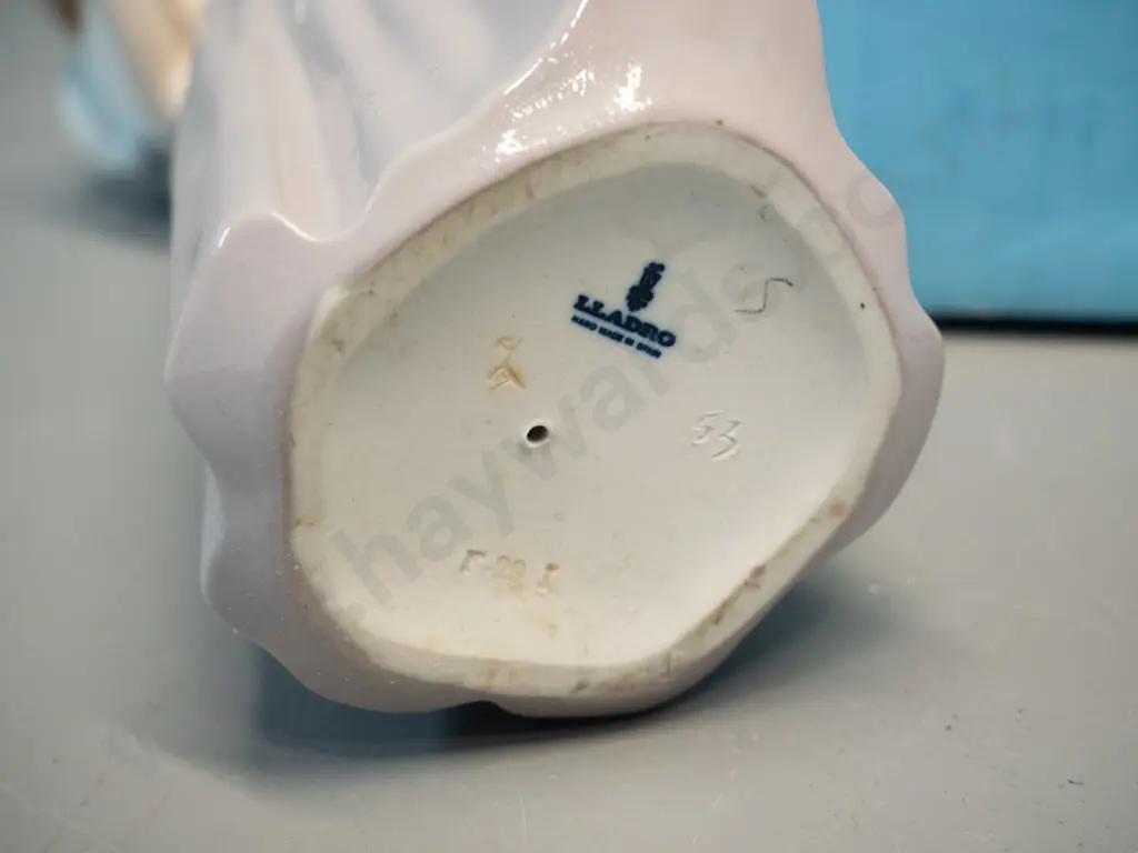 Lladro figurine with original box - girl with sun-hat H-270 Image 1++