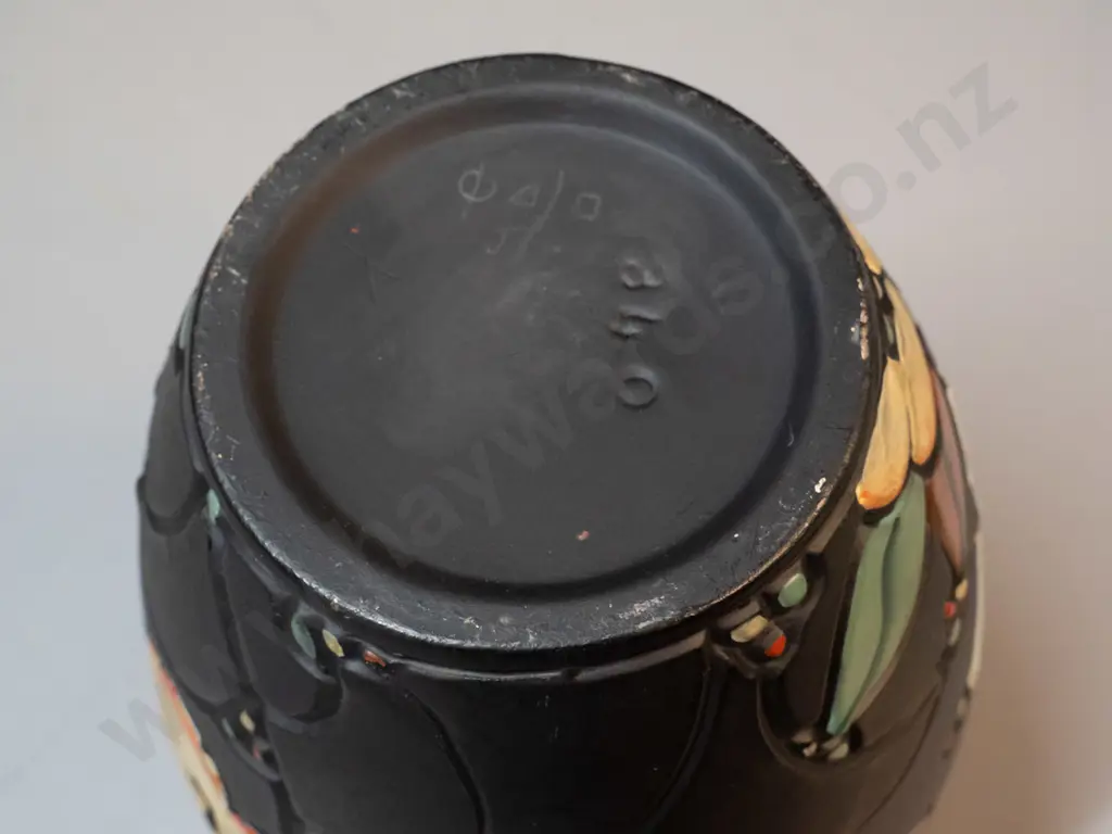 vintage black hand-painted incised pattern vase H-220 D-110 Image 1++