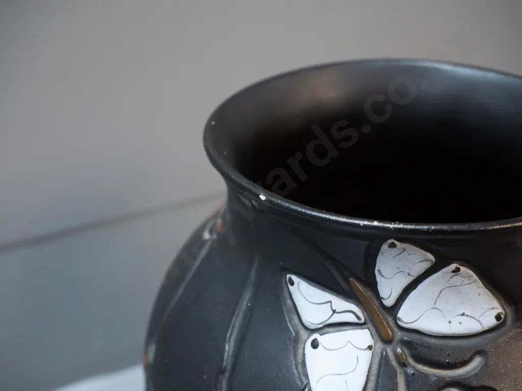 vintage black hand-painted incised pattern vase H-220 D-110 Image 1++