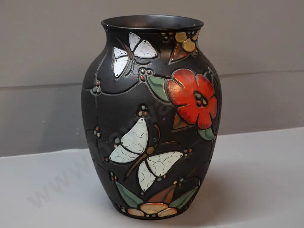 vintage black hand-painted incised pattern vase H-220 D-110 Image 1++