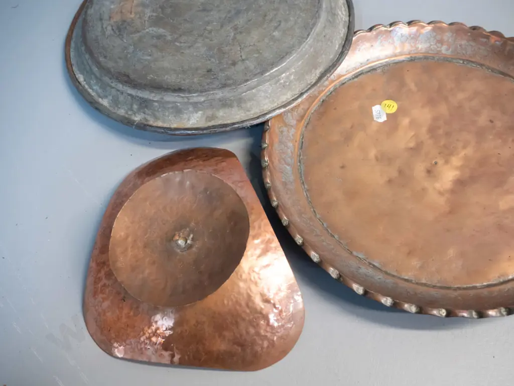 3 copper / copper-plated items - beaten copper footed dish and 2 round plated trays, larger with scalloped edge, other Image 1++