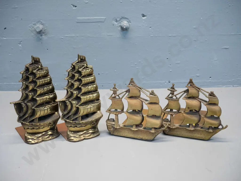 2 pair of brass sailing ship-themed book-ends - one pair marked Victory, other Cutty Sark H-180 Image 1++