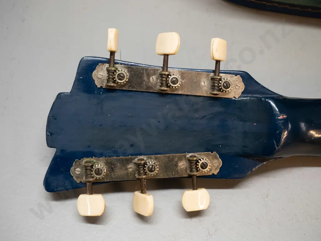 Commodore electric guitar and case, made in New Zealand circa 1962 according to note - with Vibratone. Foam inside gone Image 1++