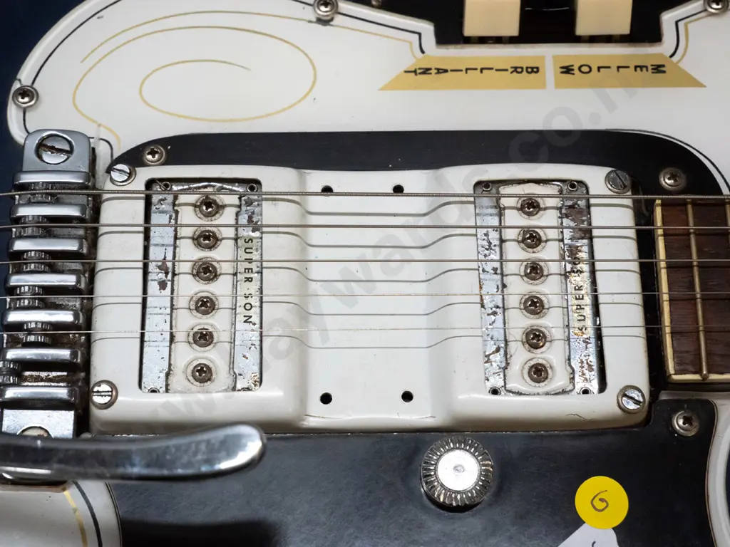 Commodore electric guitar and case, made in New Zealand circa 1962 according to note - with Vibratone. Foam inside gone Image 1++