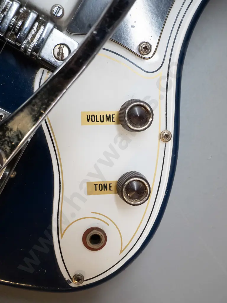 Commodore electric guitar and case, made in New Zealand circa 1962 according to note - with Vibratone. Foam inside gone Image 1++