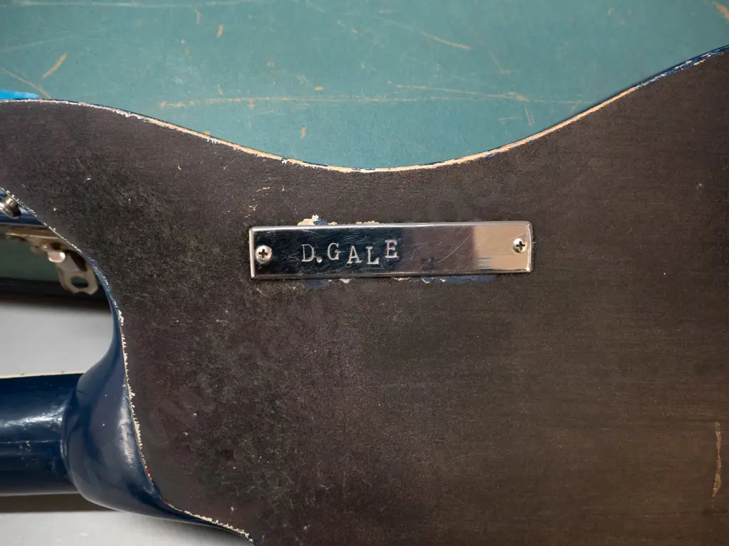Commodore electric guitar and case, made in New Zealand circa 1962 according to note - with Vibratone. Foam inside gone Image 1++