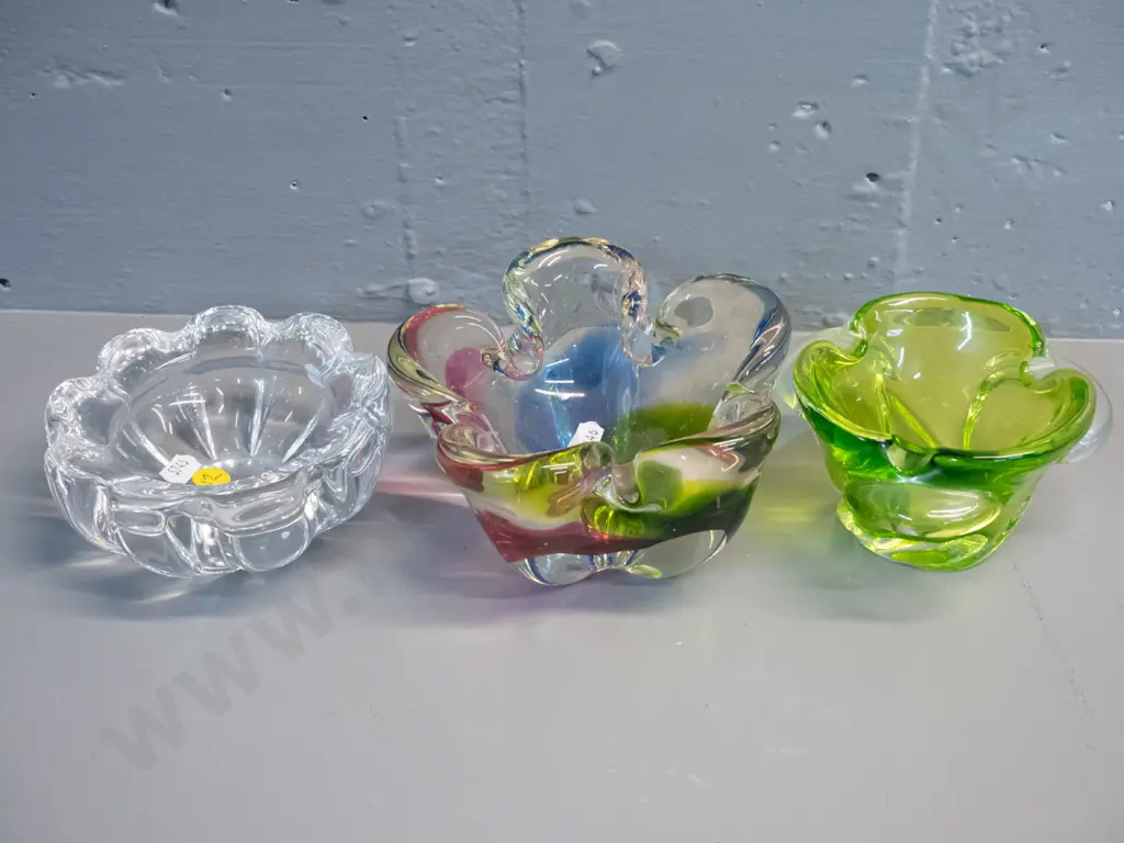 3 heavy art glass bowls - clear, green, and multi coloured H-100 D-150 Image 1++