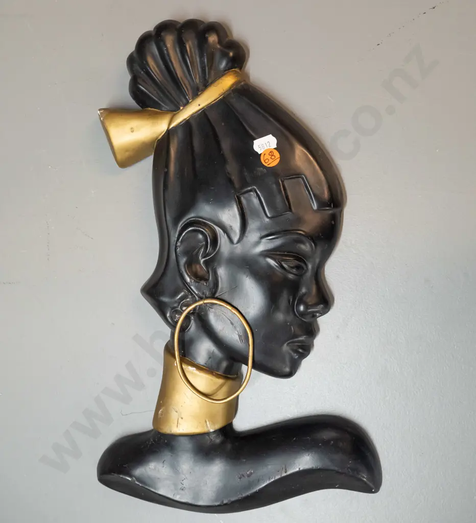 black and gold painted wall hanging silhouette - some chips, earring bent and reattached H-400 W-240 Image 1++