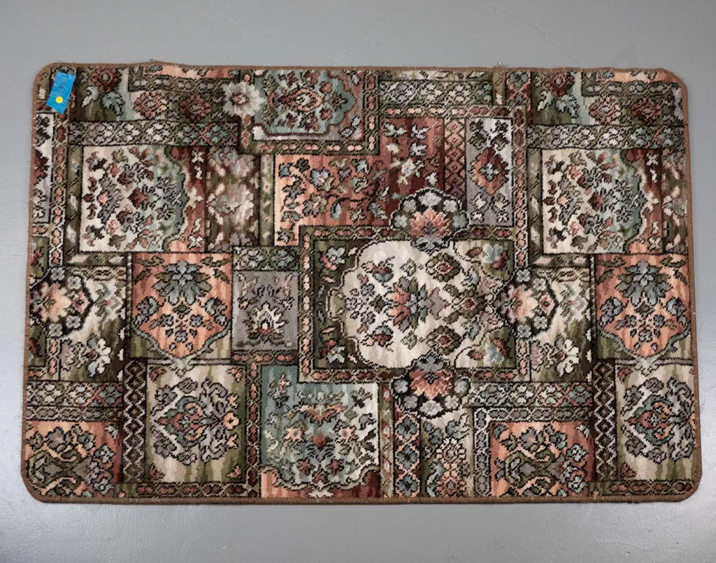 small piece of Feltex NZ wool carpet with bound edges L-1360 W-915 Image 1++