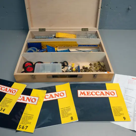 1970s edition large timber-cased Meccano Outift No. 9 set with booklets. Case H-100 W-530 D-450