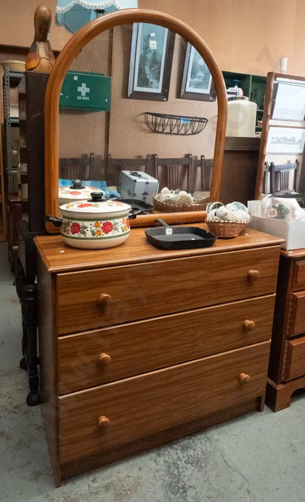 MDF faux wood veneer 3-drawer mirror-back dresser H-1660 W-860 D-400 Image 1++