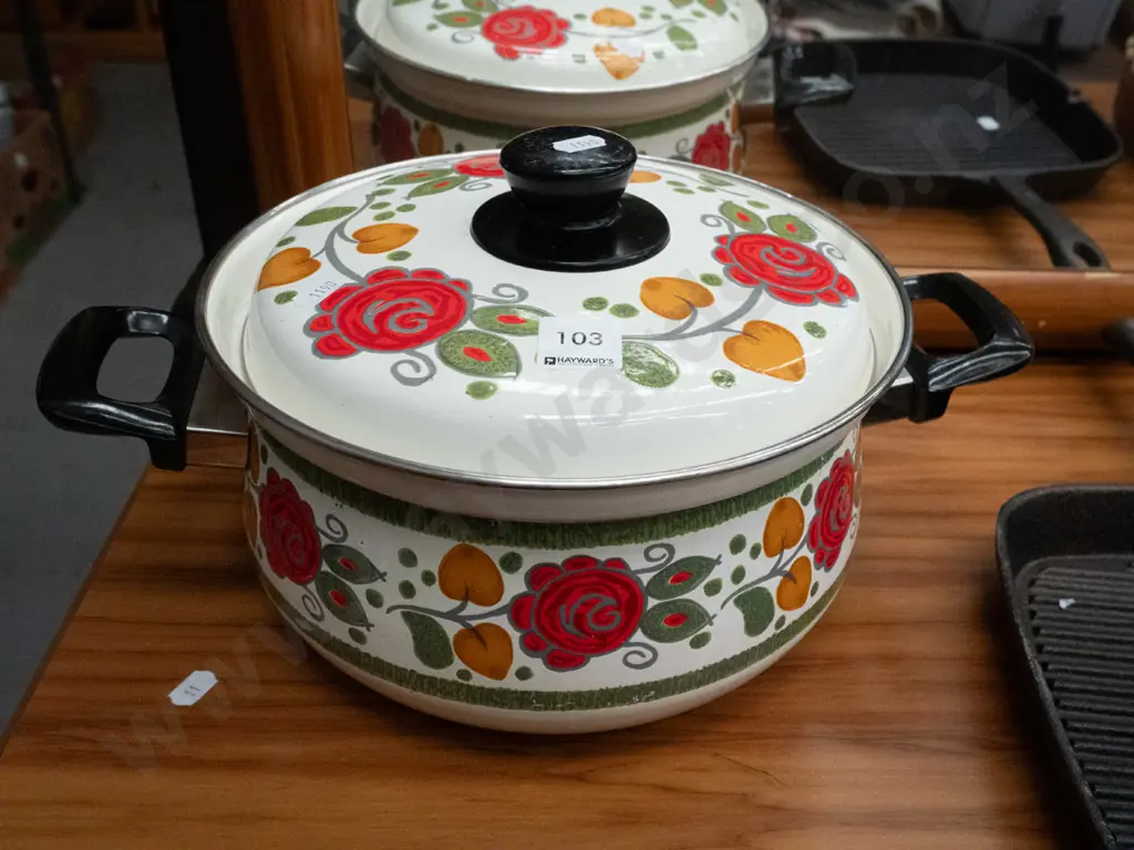 retro enamel casserole Image 1++