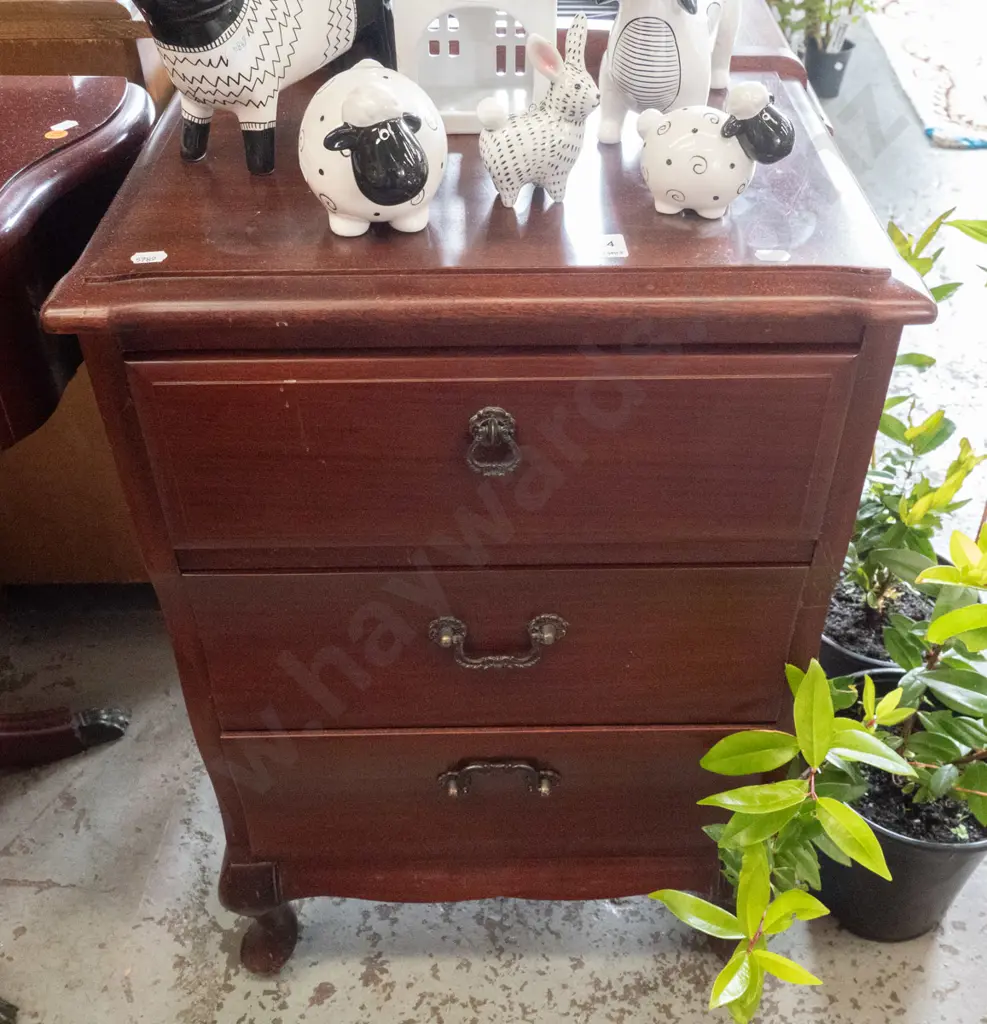 mahogany cab-leg 3-drawer bedside cabinet Image 1++