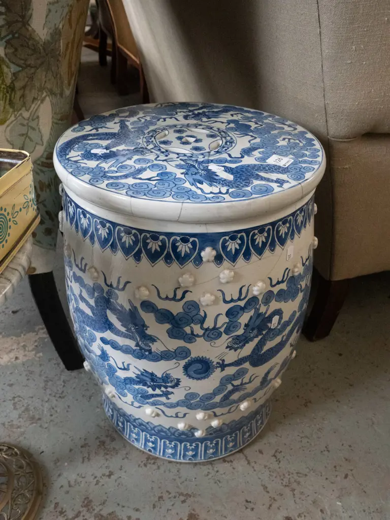 Chinese blue & white garden seat - repair to top H-460 Image 1++