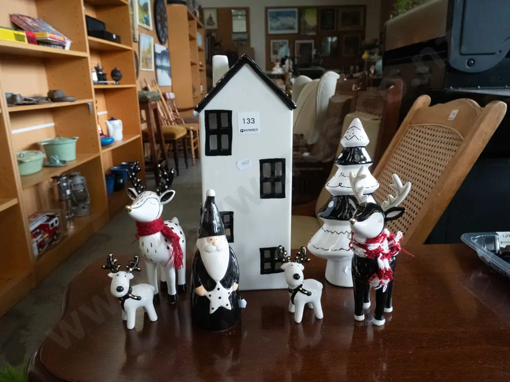 assorted ceramic Christmas decorations - house is H-290 Image 1++