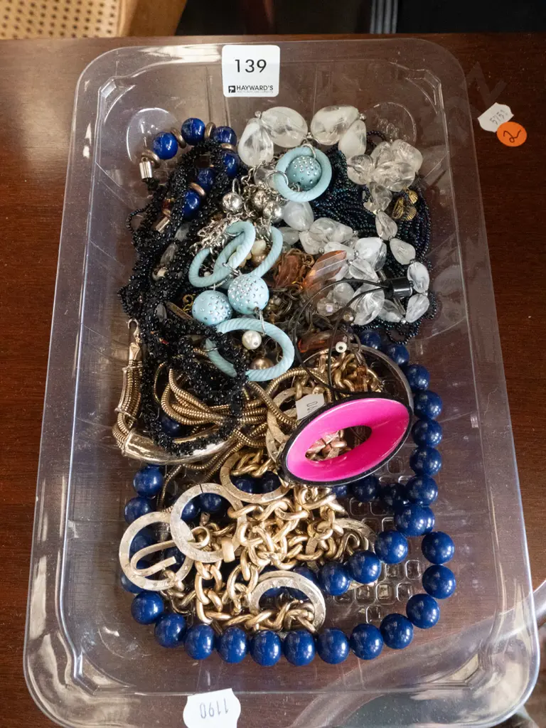 plastic tray of costume jewellery Image 1++