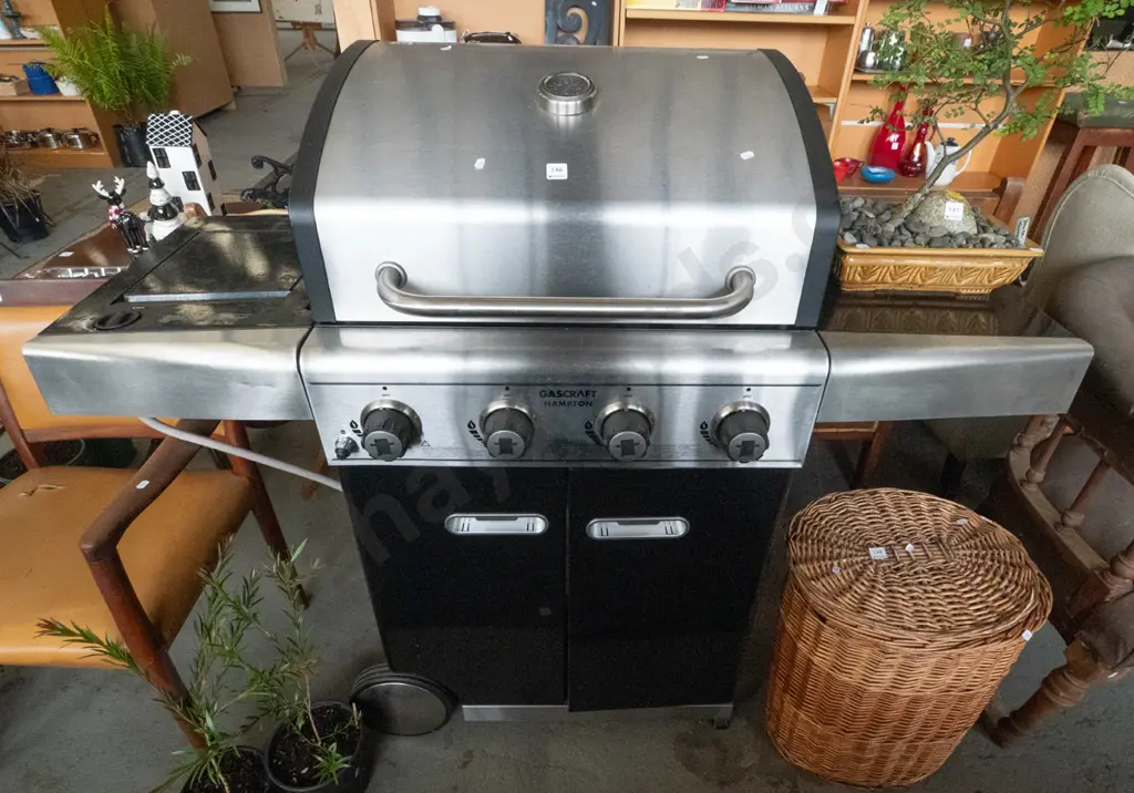 Gascraft Hampton 5-burner barbecue - needs a clean Image 1++