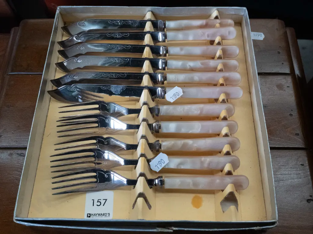 mother of pearl handled fish set Image 1++