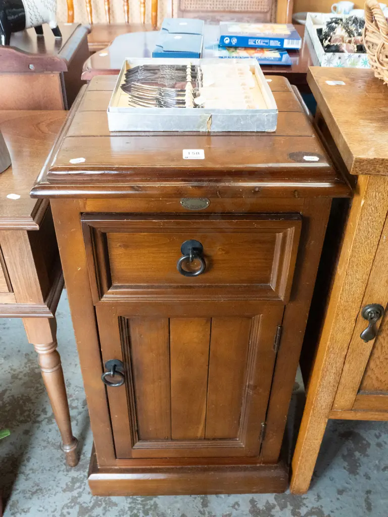 bedside cabinet with single door, single drawer Image 1++