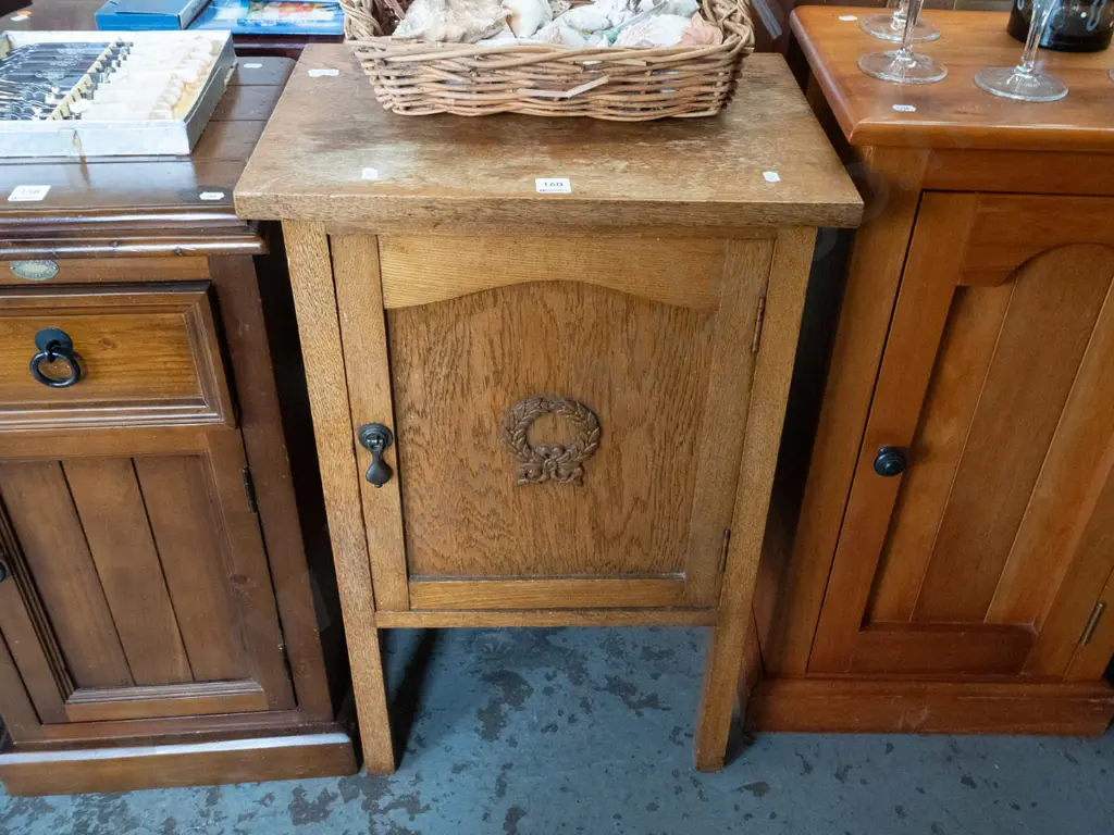 oak pot cupboard - varnish needs attention Image 1++