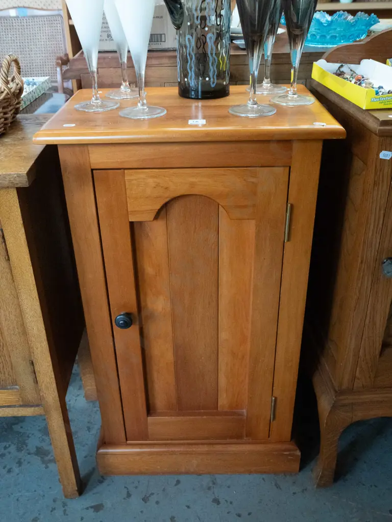 small recycled rimu single door cupboard Image 1++